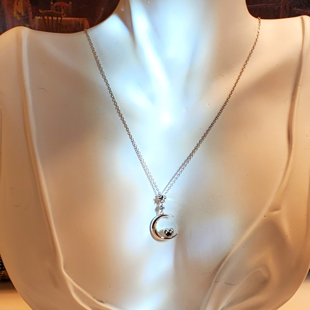 D21 NEW S925 Crescent Moon Heart Necklace - Picture 4 of 5